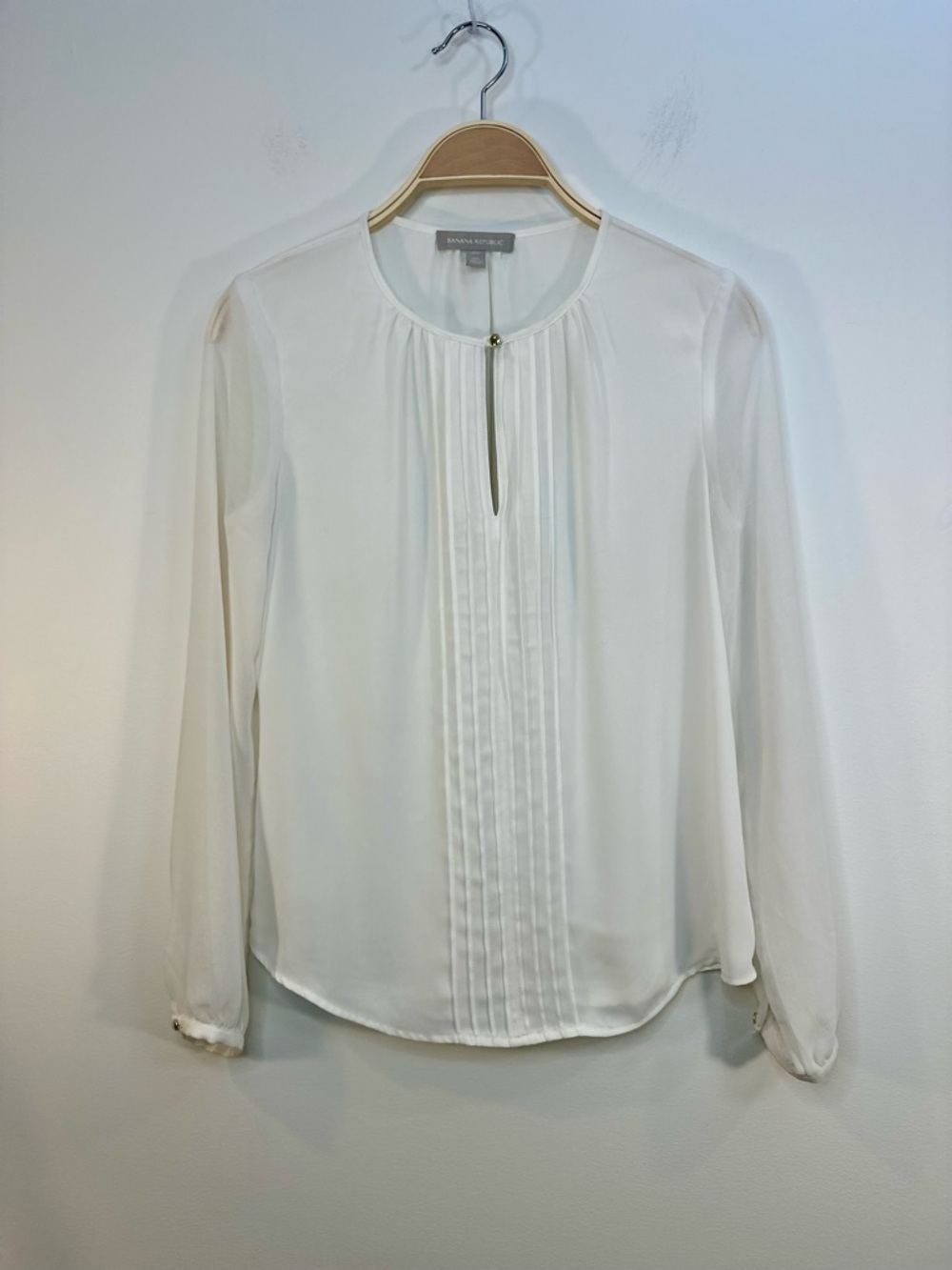 Banana Republic Ivory Blouse Pleated Accent Gold Button at Neck Cuffs Petite XS